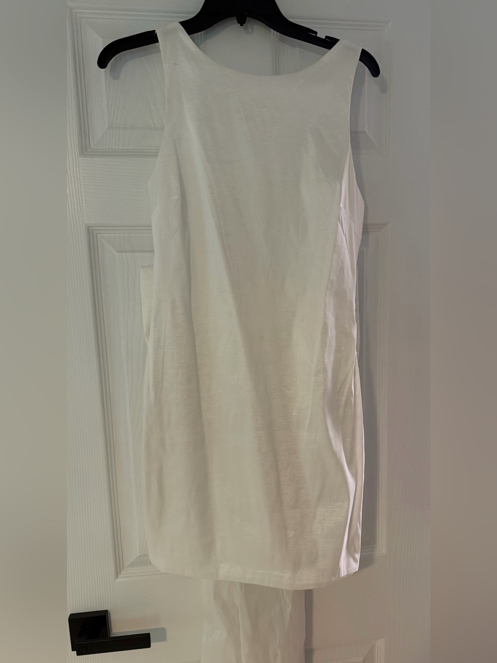 Classic Sleeveless White Mini Dress with Bow